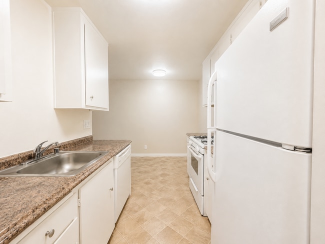 Building Photo - 38500 Paseo Padre Pkwy