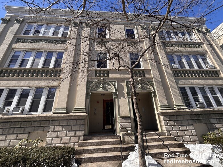 Building Photo - 322 St Paul St