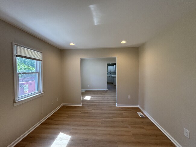 Building Photo - 1470 Donovan St