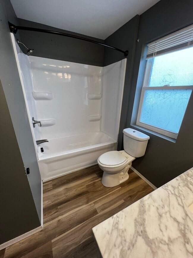 Building Photo - 313 Victoria Ave