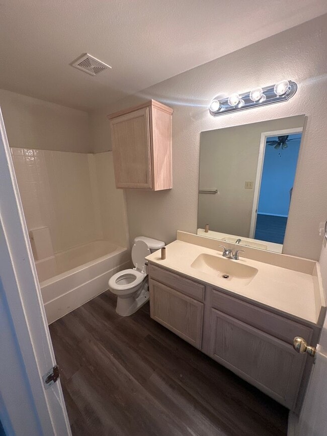 Building Photo - READY TO MOVE IN SPECIAL $800.00 OFF 1ST F...