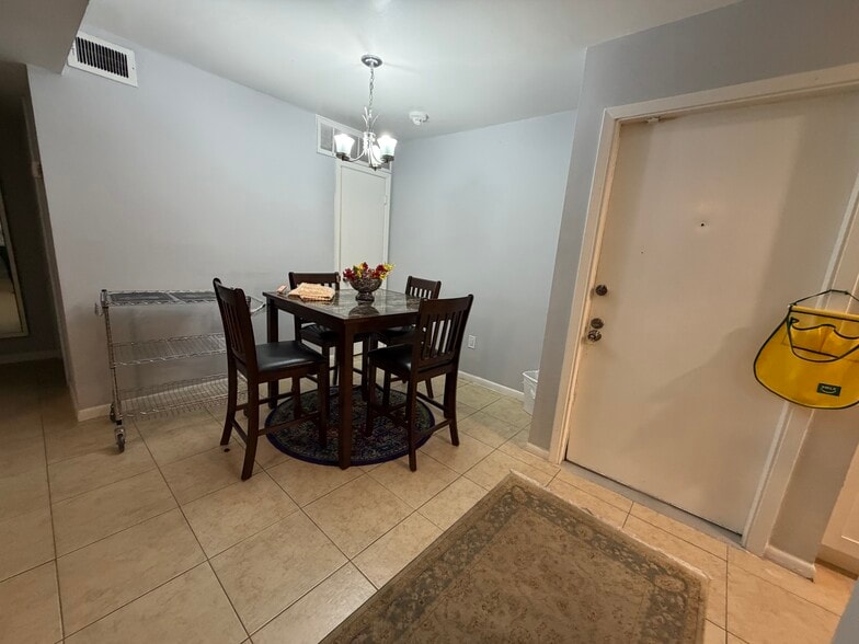 Building Photo - 8427 Hearth Dr