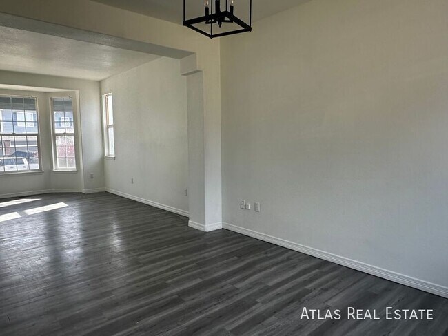 Building Photo - 10789 Vista Rd