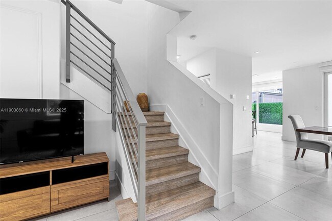 Building Photo - 10330 NW 68th St