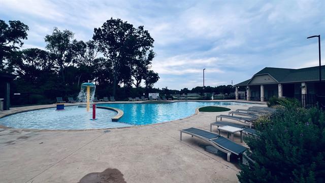 Building Photo - 590 Arthur Dr