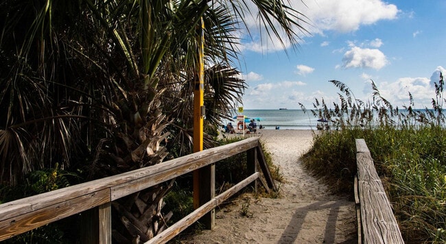 Building Photo - 415 N Shore Dr