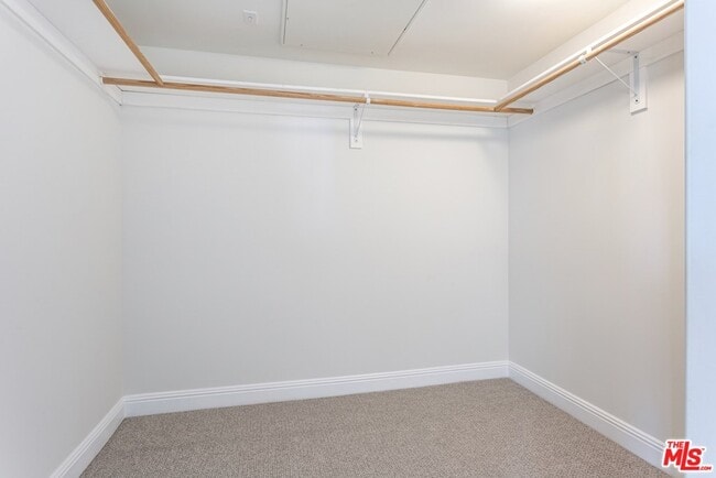 Building Photo - 5037 Rosewood Ave