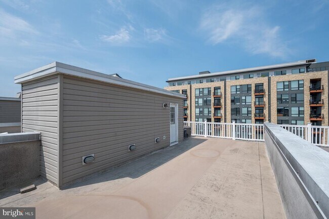 Building Photo - 1236 Harbor Island Walk