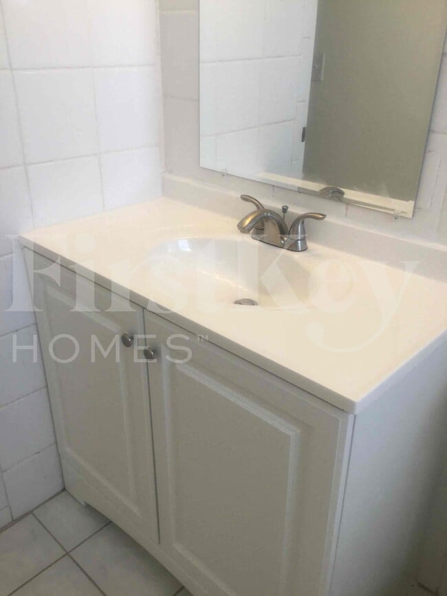 Building Photo - 1443 7th St