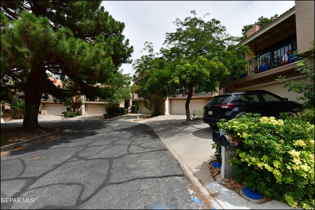 Building Photo - 5900 Mira Hermosa Dr