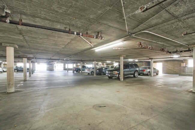 Building Photo - 2-Bedroom, 2-Bath Condo in Prime Torrance ...