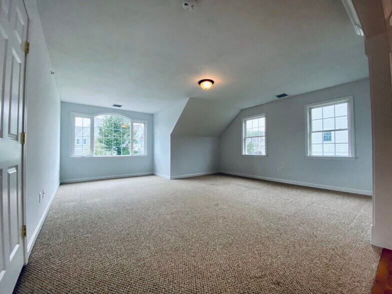 Building Photo - 1103 Hampton Way