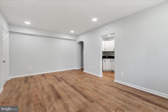 Building Photo - 1909 N Rhodes St