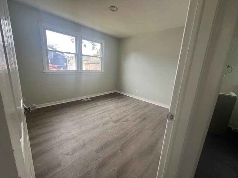 Building Photo - 1237 N Michigan Ave