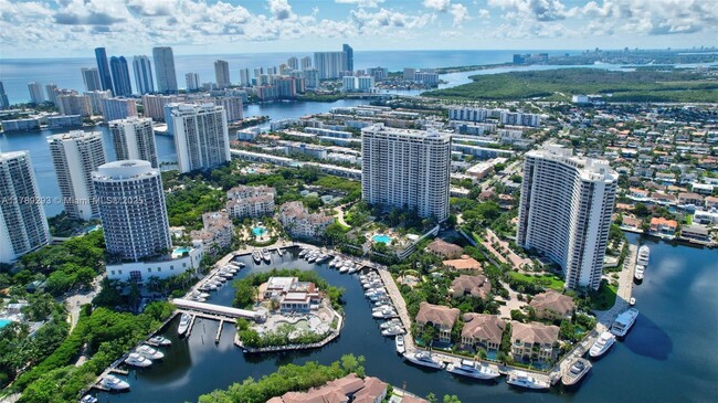 Building Photo - 2000 Island Blvd