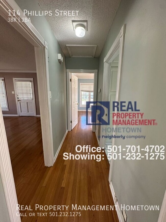 Building Photo - 114 Phillips St