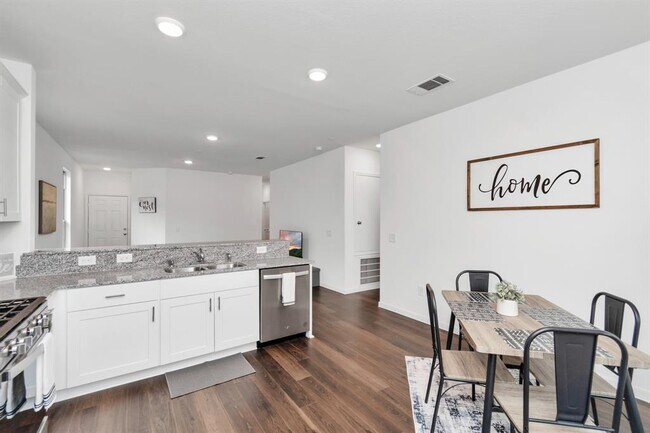Building Photo - 14455 Cedar Ledge Ln