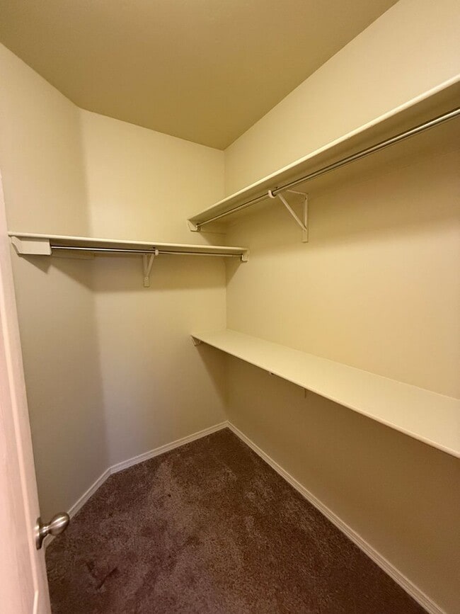 Building Photo - Charming 3BD/2.5BA with Garage in Legends West - Available Now!