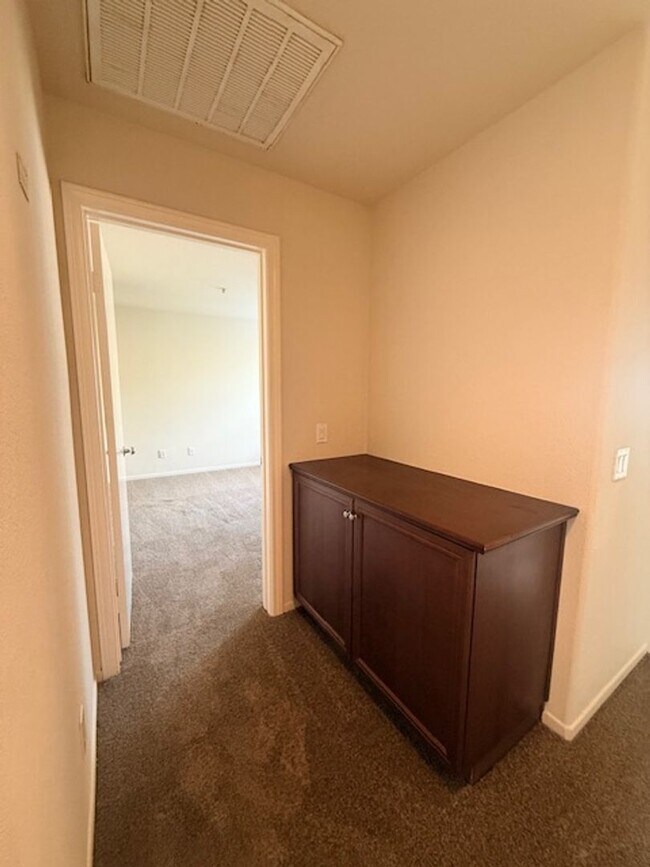 Building Photo - Lovely Otay Ranch townhome