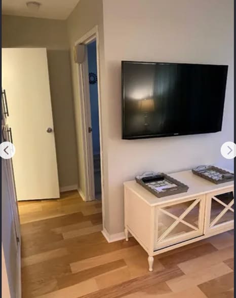 Hallway to Bedroom & Toilet - 2801 N Los Felices Cir E