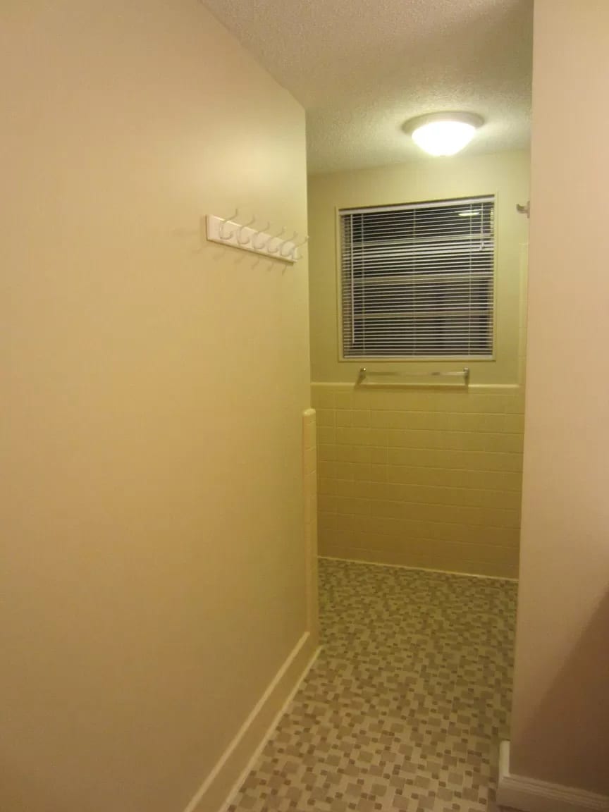 Main Bath #3 - 4210 N Center St