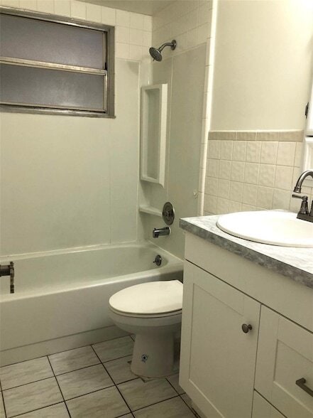 Building Photo - 121 Borada Rd