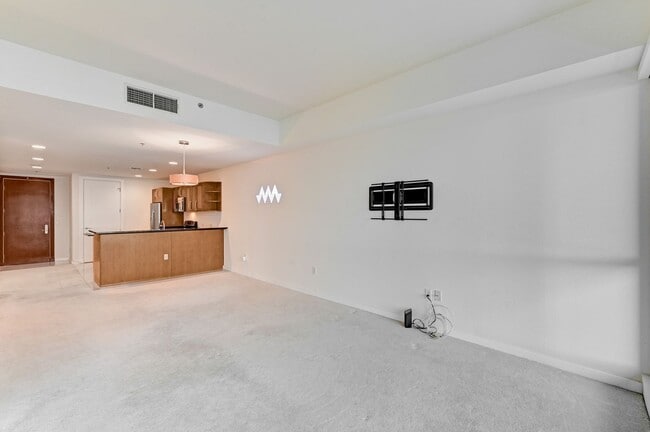 Building Photo - Panorama Towers 1