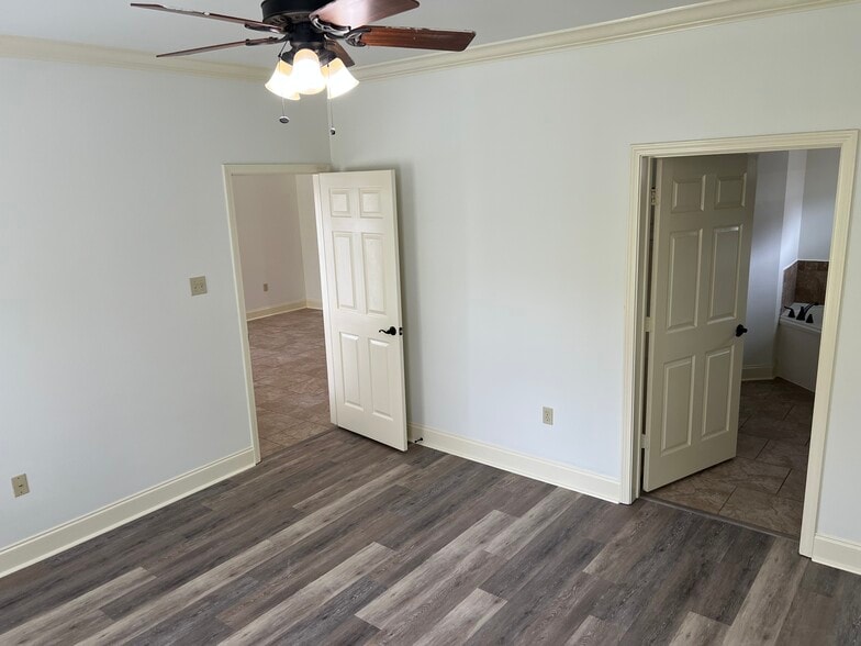 Master Bedroom - 37140 Woodgate Ave