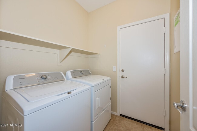 Building Photo - 2528 S Portland Ave