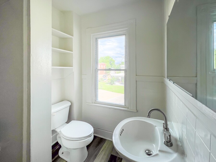 Building Photo - 1005 Maplewood Ave