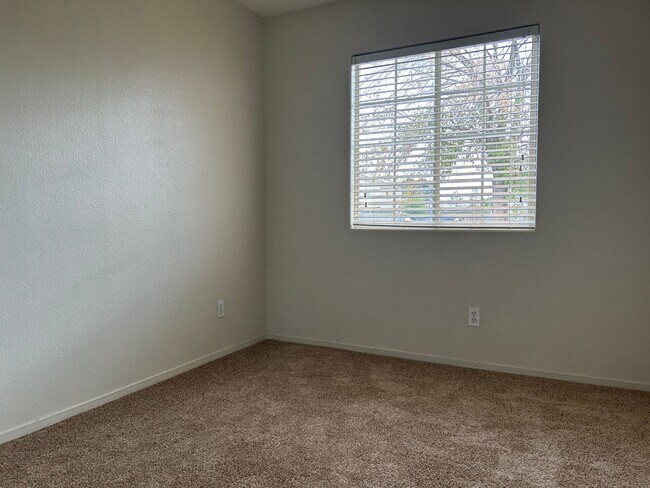 Building Photo - Charming 3-Bedroom Single-Story Corner Home in Northwest Las Vegas For Rent!