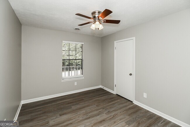 Building Photo - 155 Hunt Ridge Dr