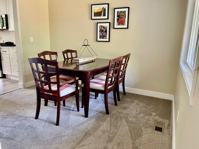 Building Photo - Beautifully Updated Mt. Park Condo Located...
