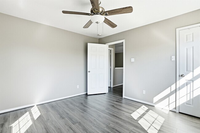 Building Photo - 6802 Claire Brook Dr