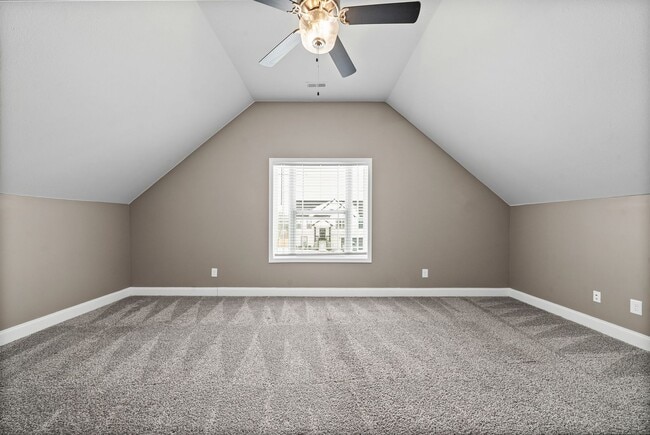 Building Photo - Pet Friendly Three Bedroom with Bonus!