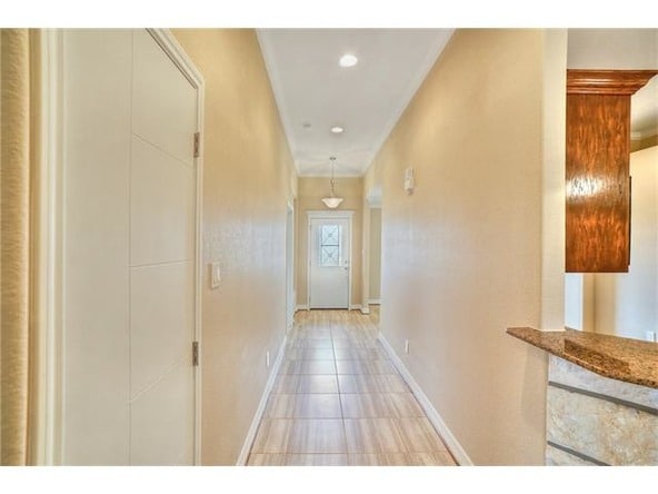 Building Photo - 2118 Yturria Dr