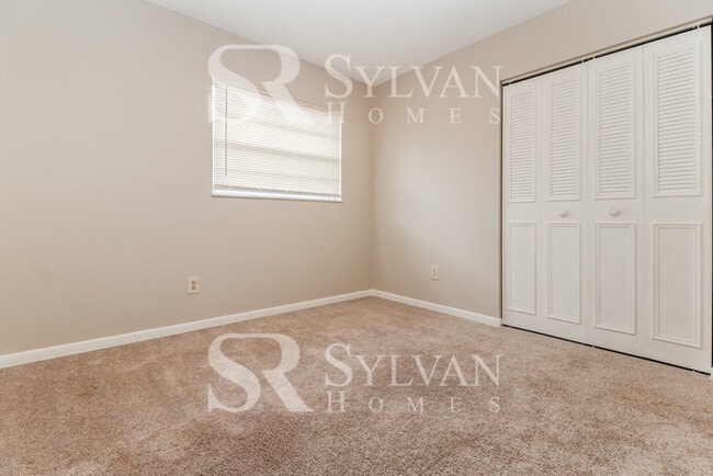 Building Photo - Welcome home to this 3 bedroom, 1 bathroom home