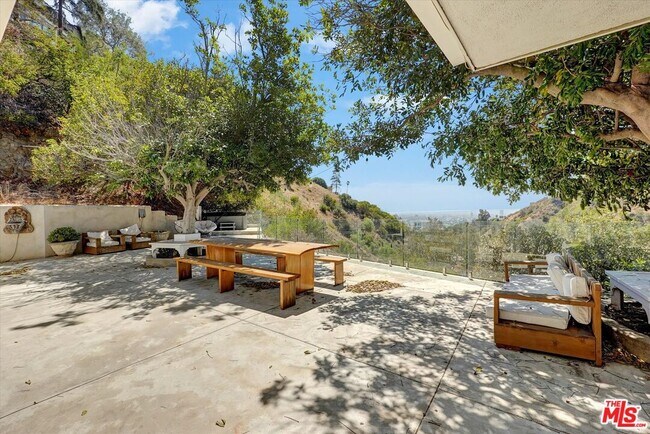 Building Photo - 2200 Outpost Dr