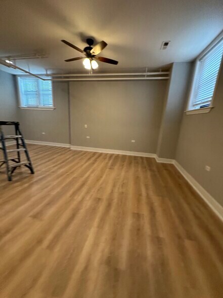 Building Photo - 3513 N Racine Ave