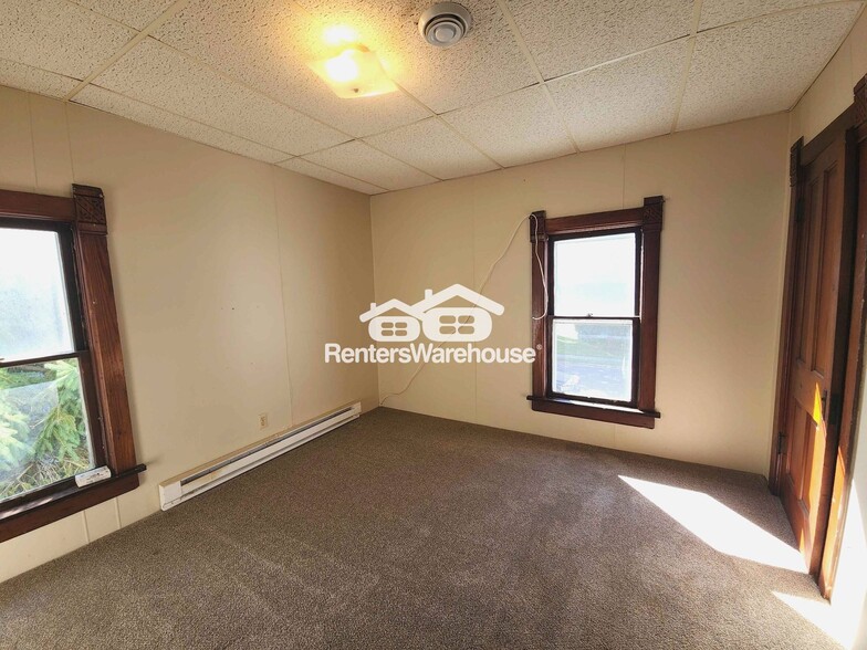 Building Photo - 260 S Plum St