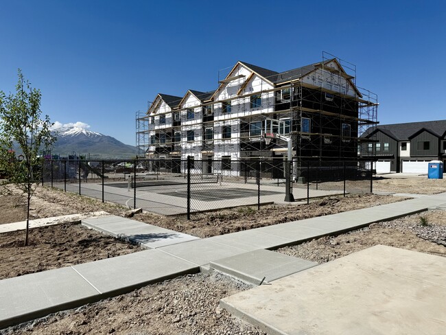 Building Photo - 564 1860 N