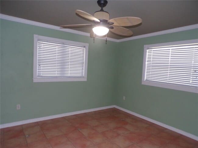 Building Photo - 270 Belaire Ct