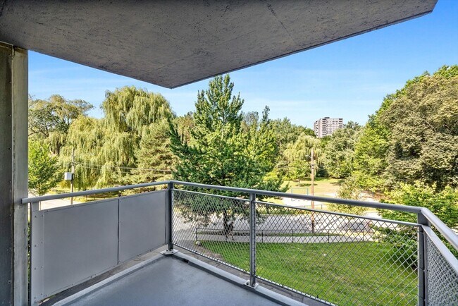 Building Photo - 80 Park St