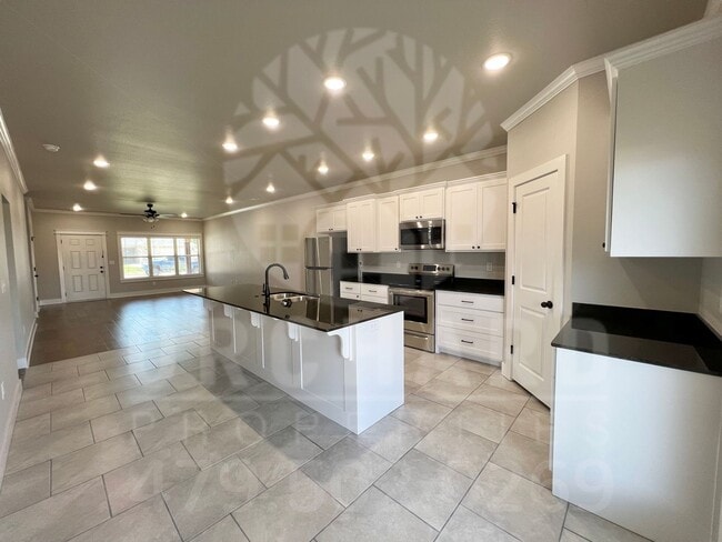 Building Photo - 528 Bradford Dr