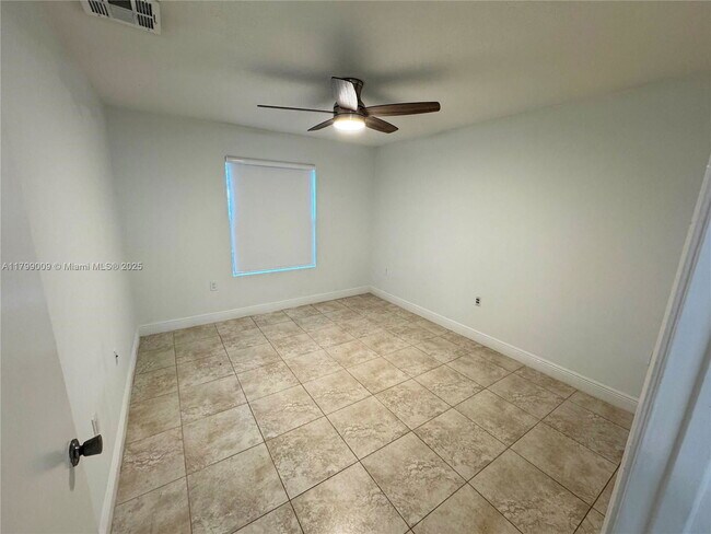 Building Photo - 10381 SW 150th Ct