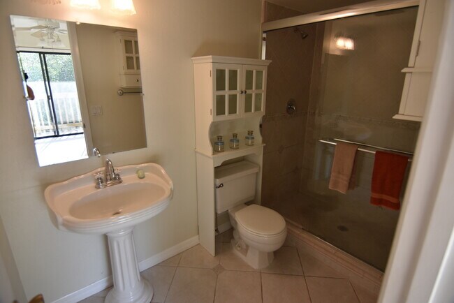 Building Photo - WINTER PARK: Sandlewood Creek Community