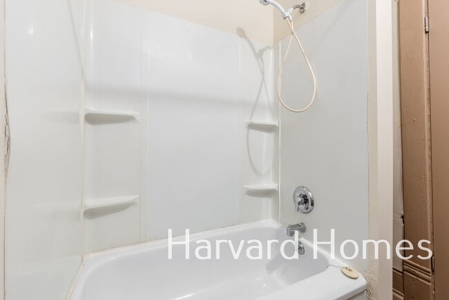 Building Photo - 131 Midland Ave