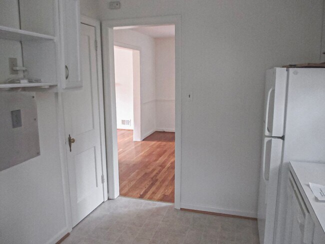 Building Photo - Ideal 3 Bedroom 2 Bath Colonial Just Over ...