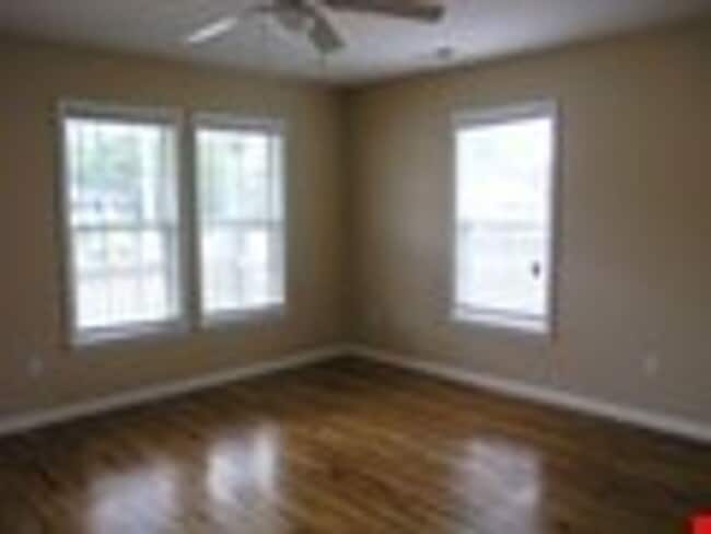 Building Photo - 611 Cedar St