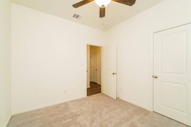 Building Photo - 141 Rubrum Rd